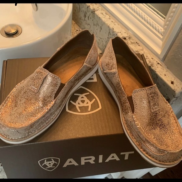 rose gold ariat cruiser
